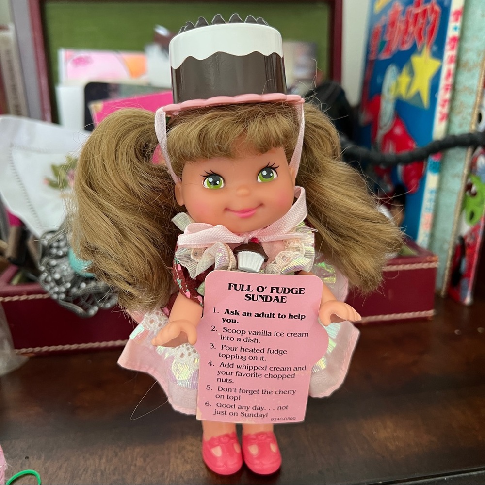 Vtg 1989 Mattel Cherry Merry Muffin Chocolottie Doll, Recipe card, dress, Hat